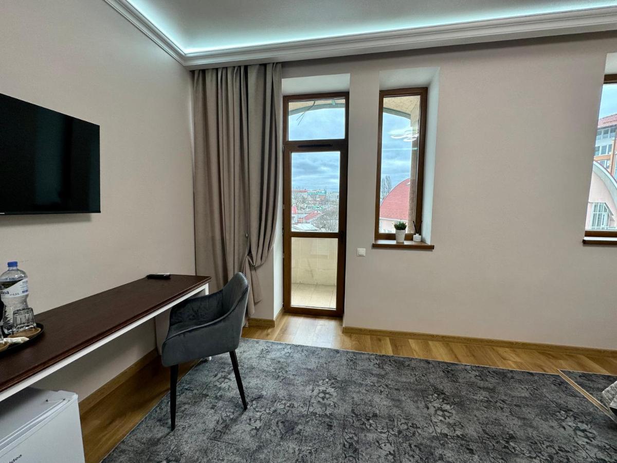 Deluxe Queen Room