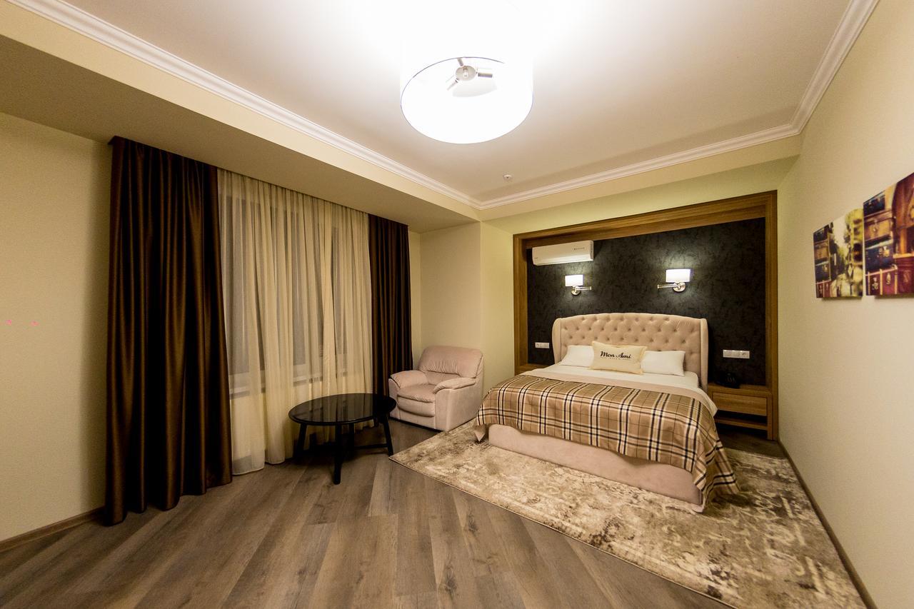 Deluxe Suite