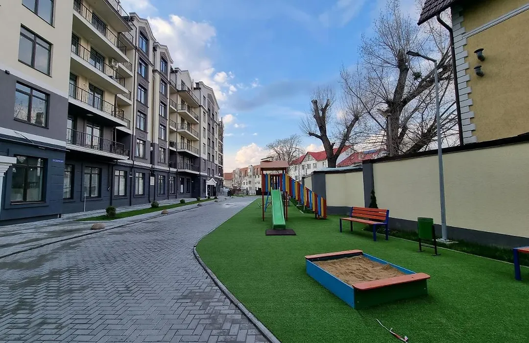 Rent Apartmens 2-Rooms Romana Street-1