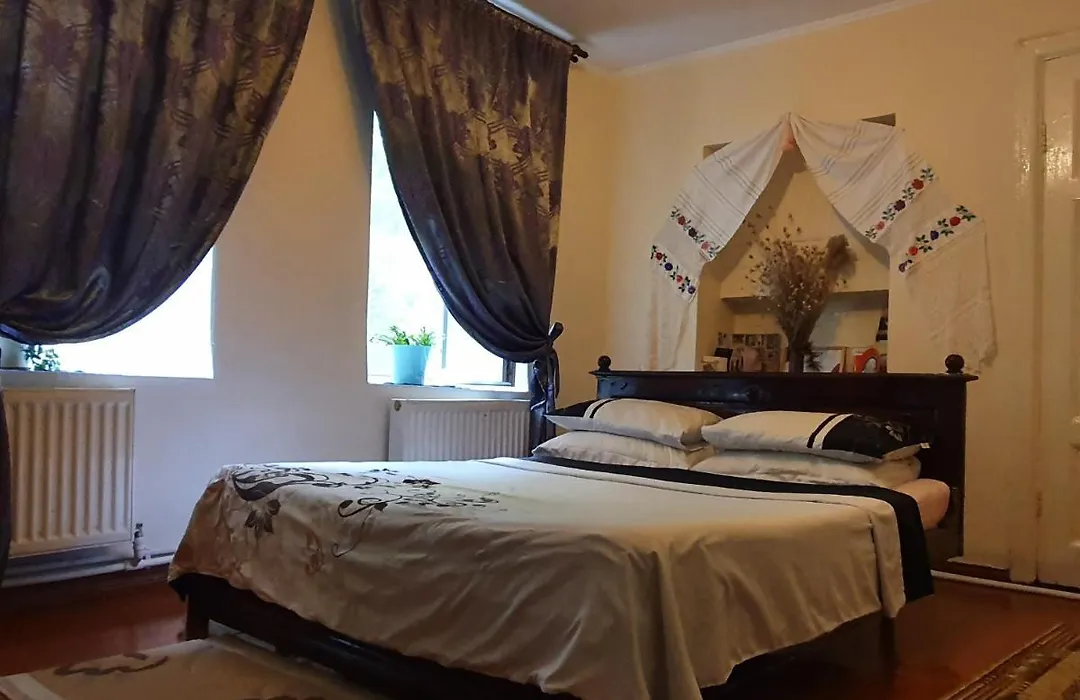 Authentic Apartment In The Centre-1