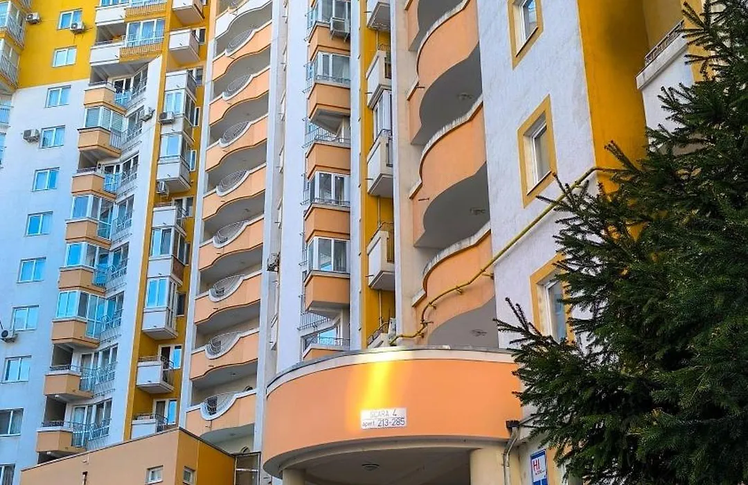 Комната С Двухместной Кроватью В Квартире С Общим Душем И Кухней, Double Room In A Guest Apartment, Camera La Cheie In Apartament Cu Dus Si Bucatarie Comuna-1