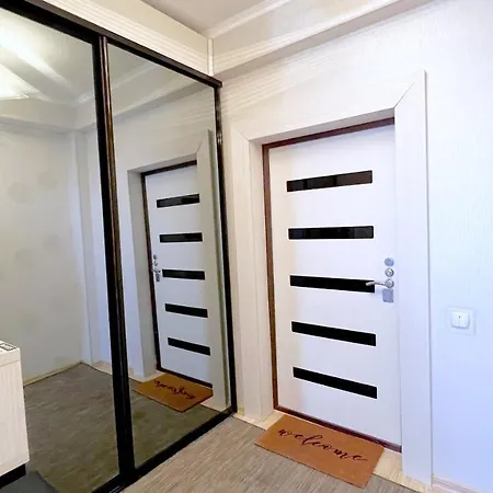 Apartament De Lux Cu 2 Camere Si Living-2