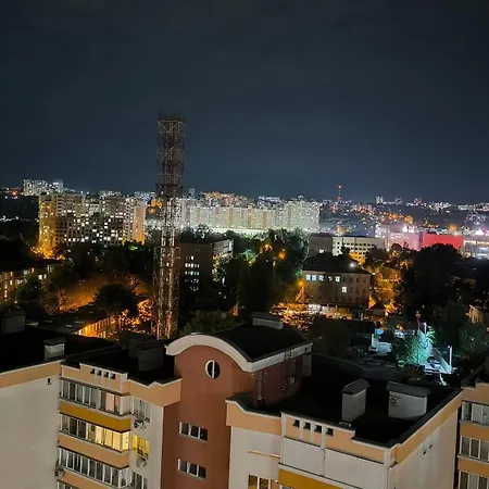 Комната С Двухместной Кроватью В Квартире С Общим Душем И Кухней, Double Room In A Guest Apartment, Camera La Cheie In Apartament Cu Dus Si Bucatarie Comuna-2